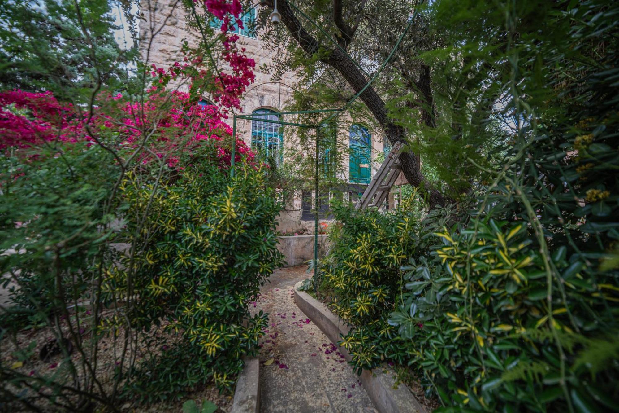 Central House With Beautiful Garden Amman Exterior foto